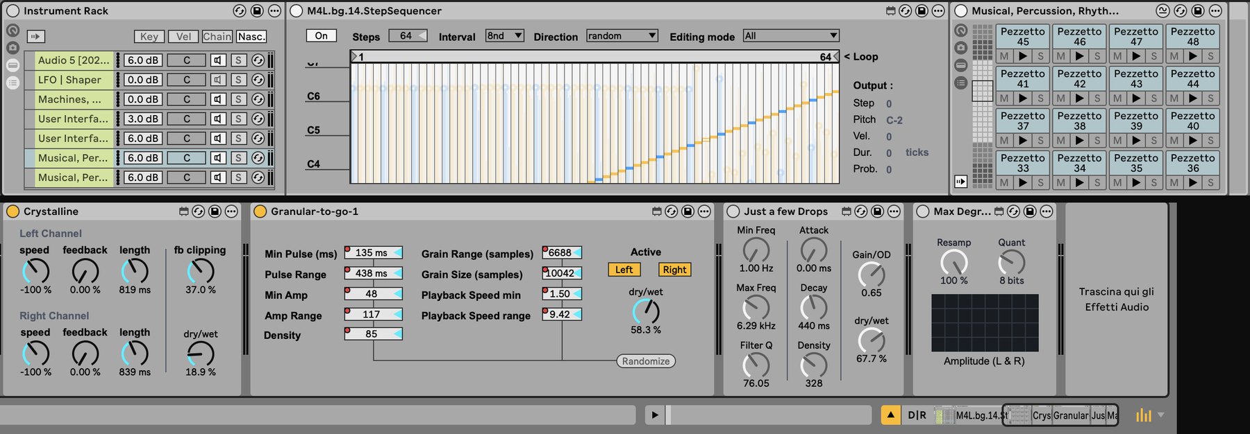 La catena della traccia D|R in due righe: un rack con sette catene, uno step sequencer da 64 passi, una batteria di fette, Crystalline, Granular-to-go, Just a few Drops e Max Degrader.